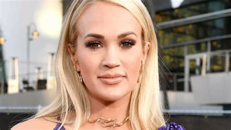 pictures of carrie underwood in a bikini|Carrie Underwood emphasizes tiny waist in bikini .